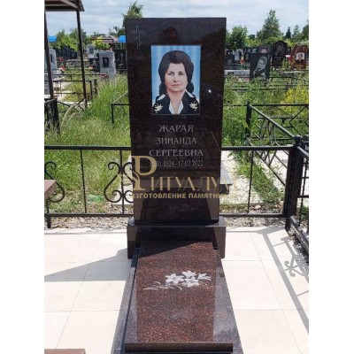 Памятник из цветного гранита 11 — ritualum.ru