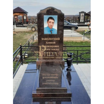 Памятник из цветного гранита 9 — ritualum.ru